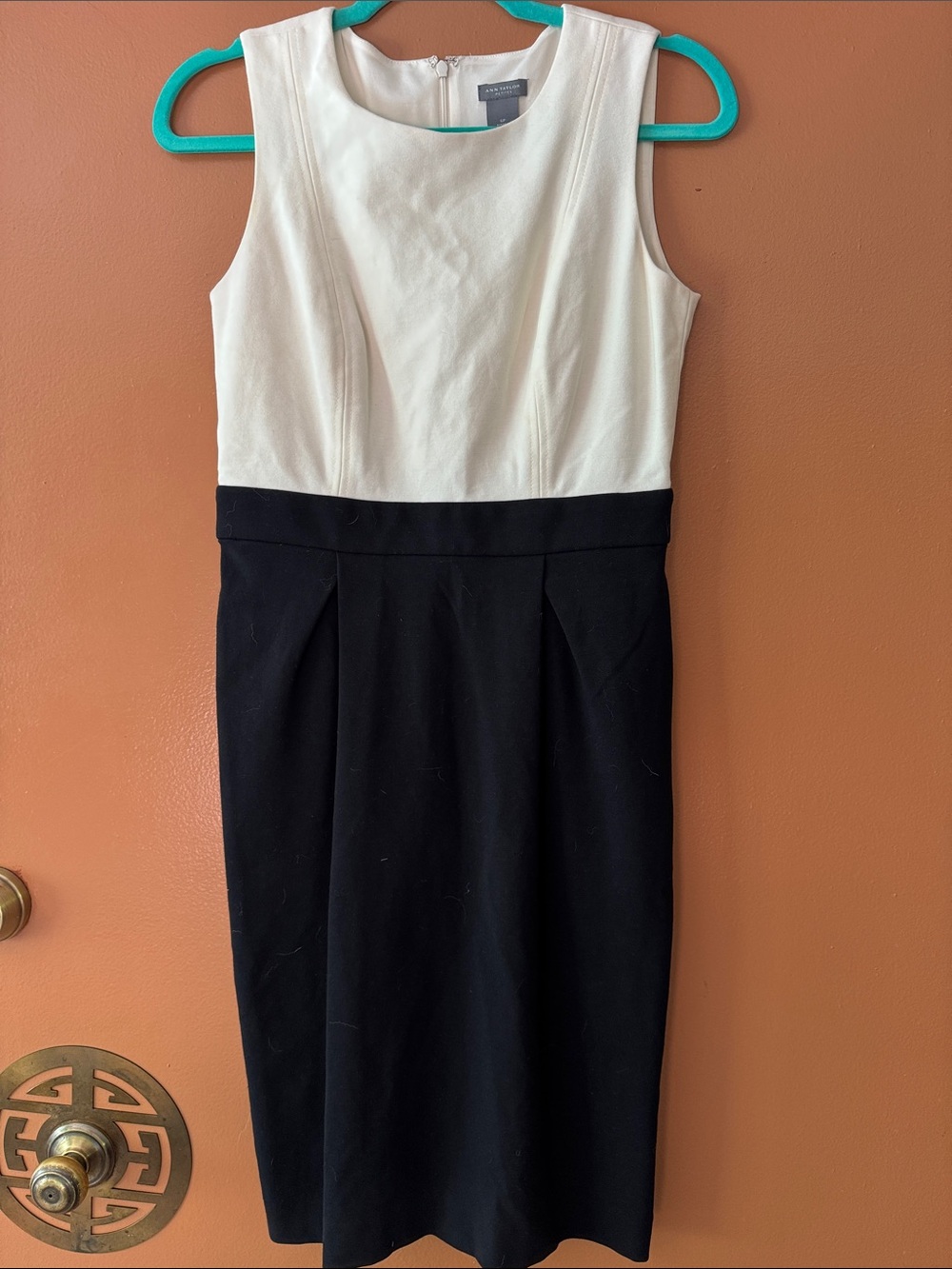 Ann Taylor Black & White Sleeveless Sheath Midi Dress